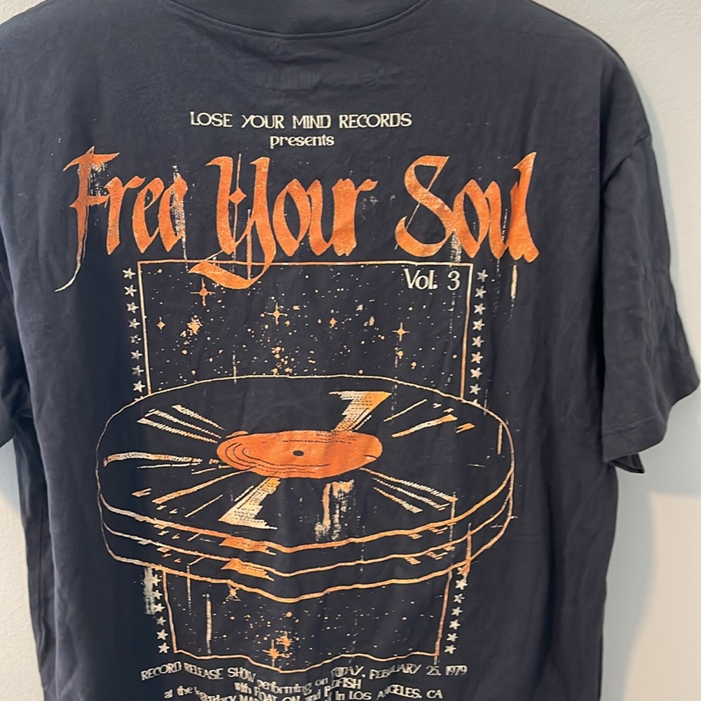 Shirt - Picture 5 of 6